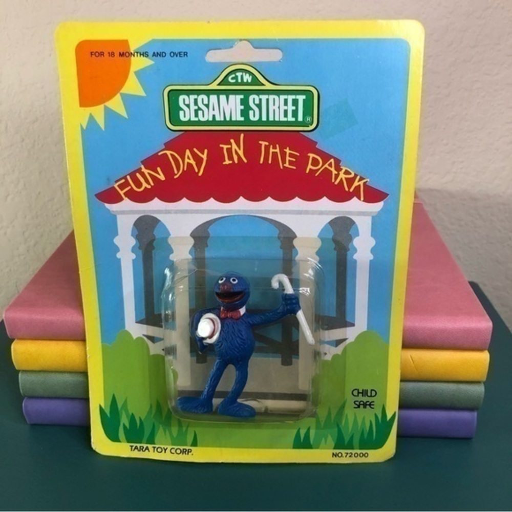 Sesame Street Grover Fun Day In The Park Vintage Character Collectible Figurine